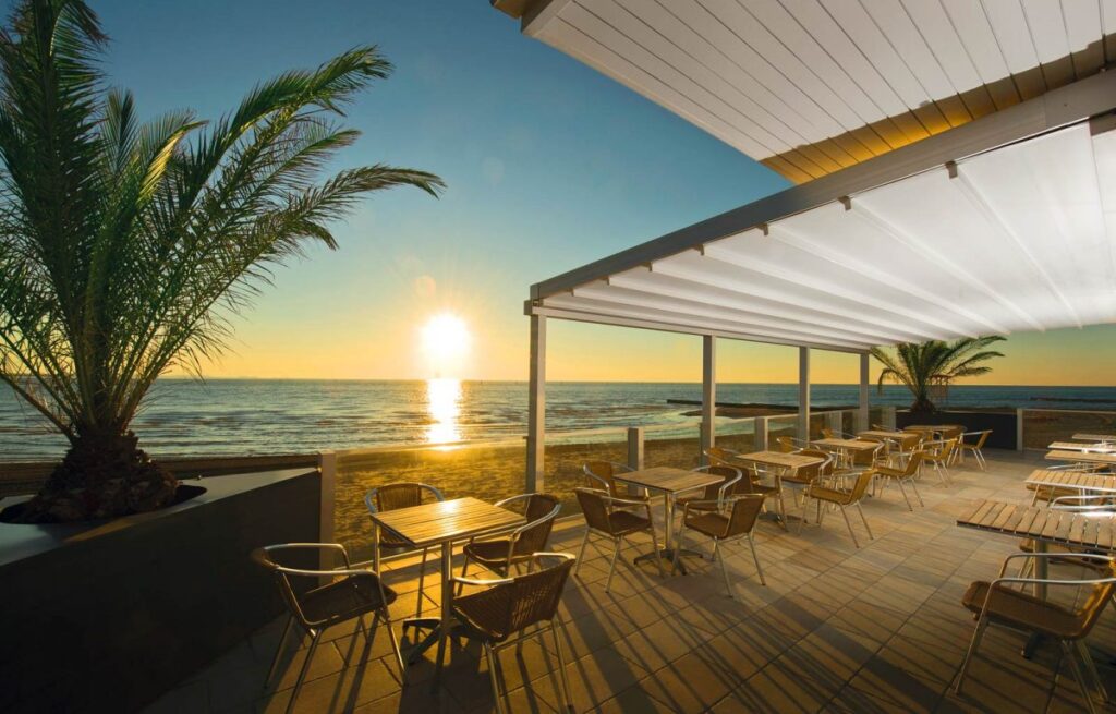 Level Level Aluminium Pergola